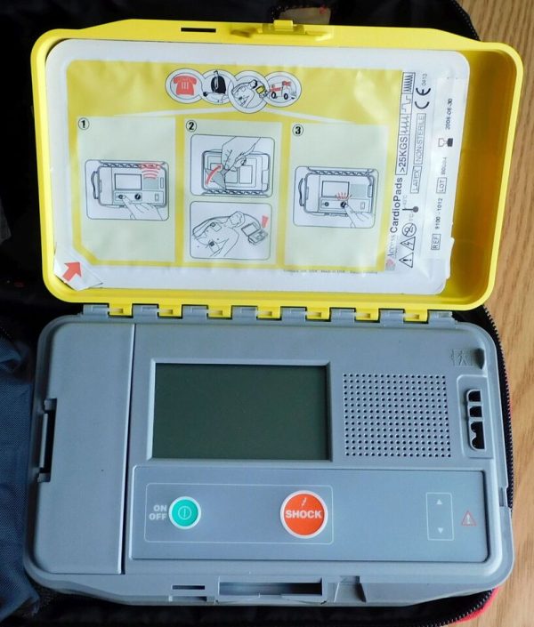 14B 12 Cardiosystems Aed Defibrillator With Case